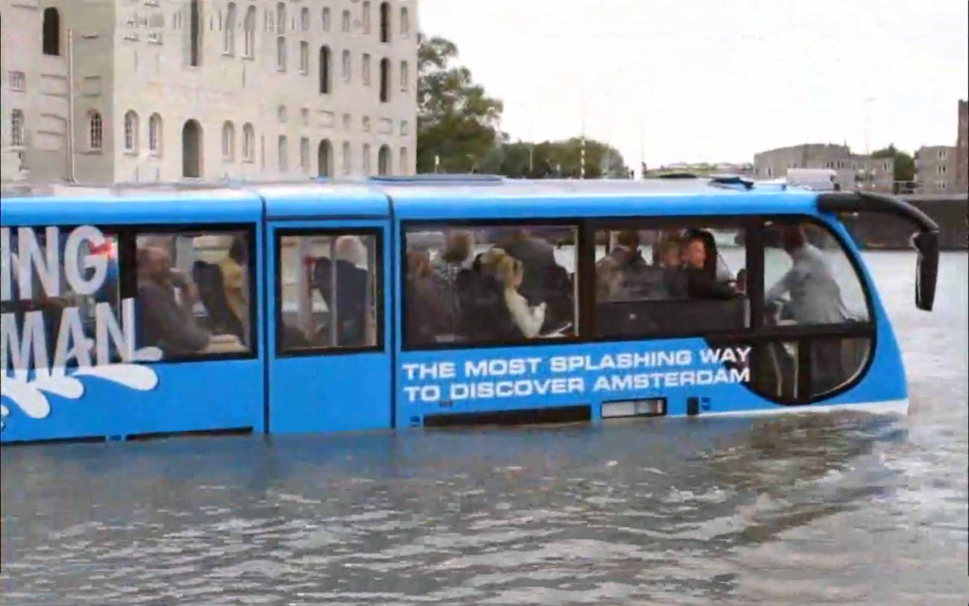 Amsterdam Splash Bus Drives Into Canals 