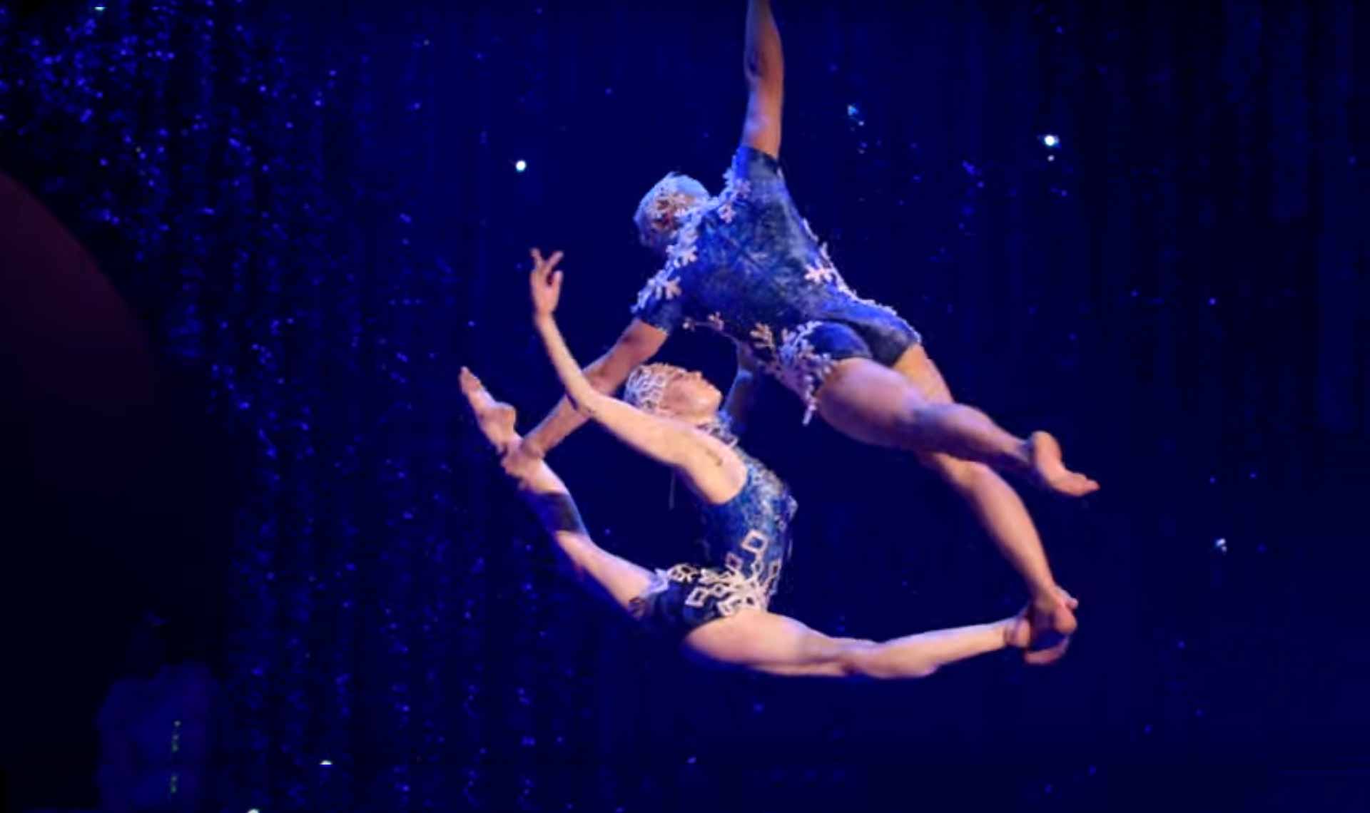 Cirque du Soleil 'Deck The Halls' Christmas Performance