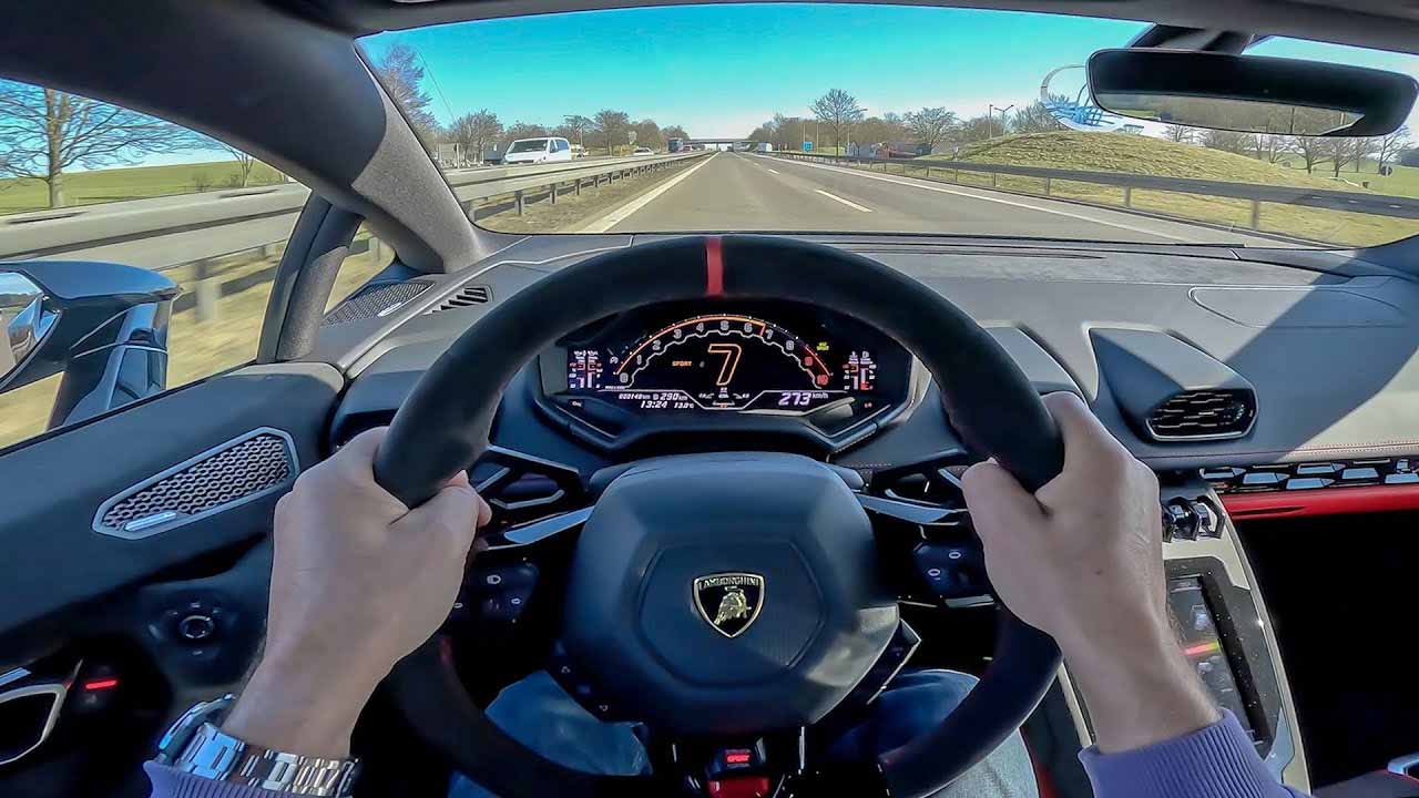 Driving a Lamborghini Huracan at 275 kph (170 mph) on the German Autobahn